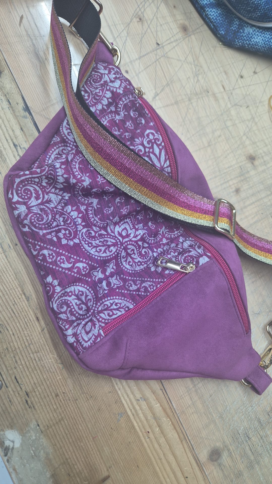 Giga marsupio etichetta dietro bandana